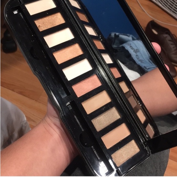 NIB Makeup Essentials Classic 10 Eyeshadow Palette - Picture 6 of 6